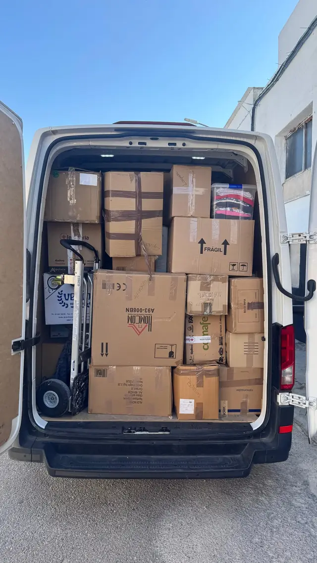 Furgón de Villalta Moving cargado y preparado para un transporte nacional